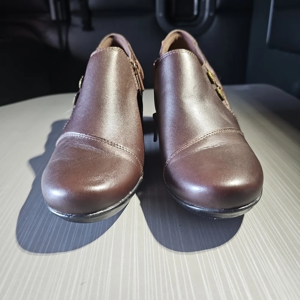 Clarks Women's Emslie Warren Slip On Loafer Brown Leather Size 7.5M‎ EUC